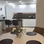 Luxury Near Town & Marina