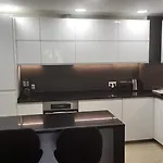 Luxury Near Town & Marina Apartment *