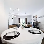 Apartment Luxury Near Town & Marina Cascais