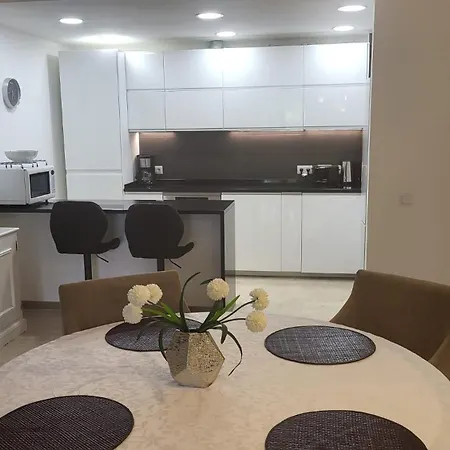 Luxury Near Town & Marina