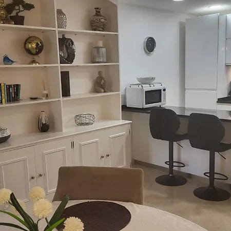 Luxury Near Town & Marina Daire