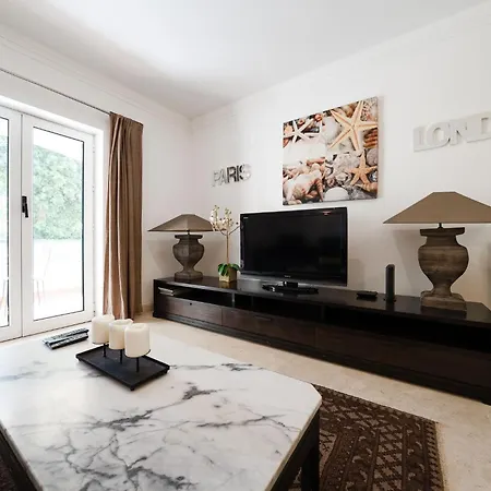 Apartment Luxury Near Town & Marina *